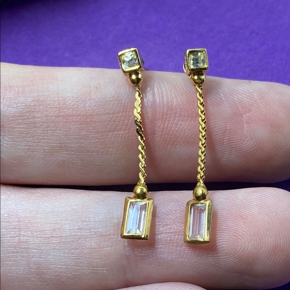 💛 Elegant Gold Plated Crystal Drop Earrings - Picture 1 of 4